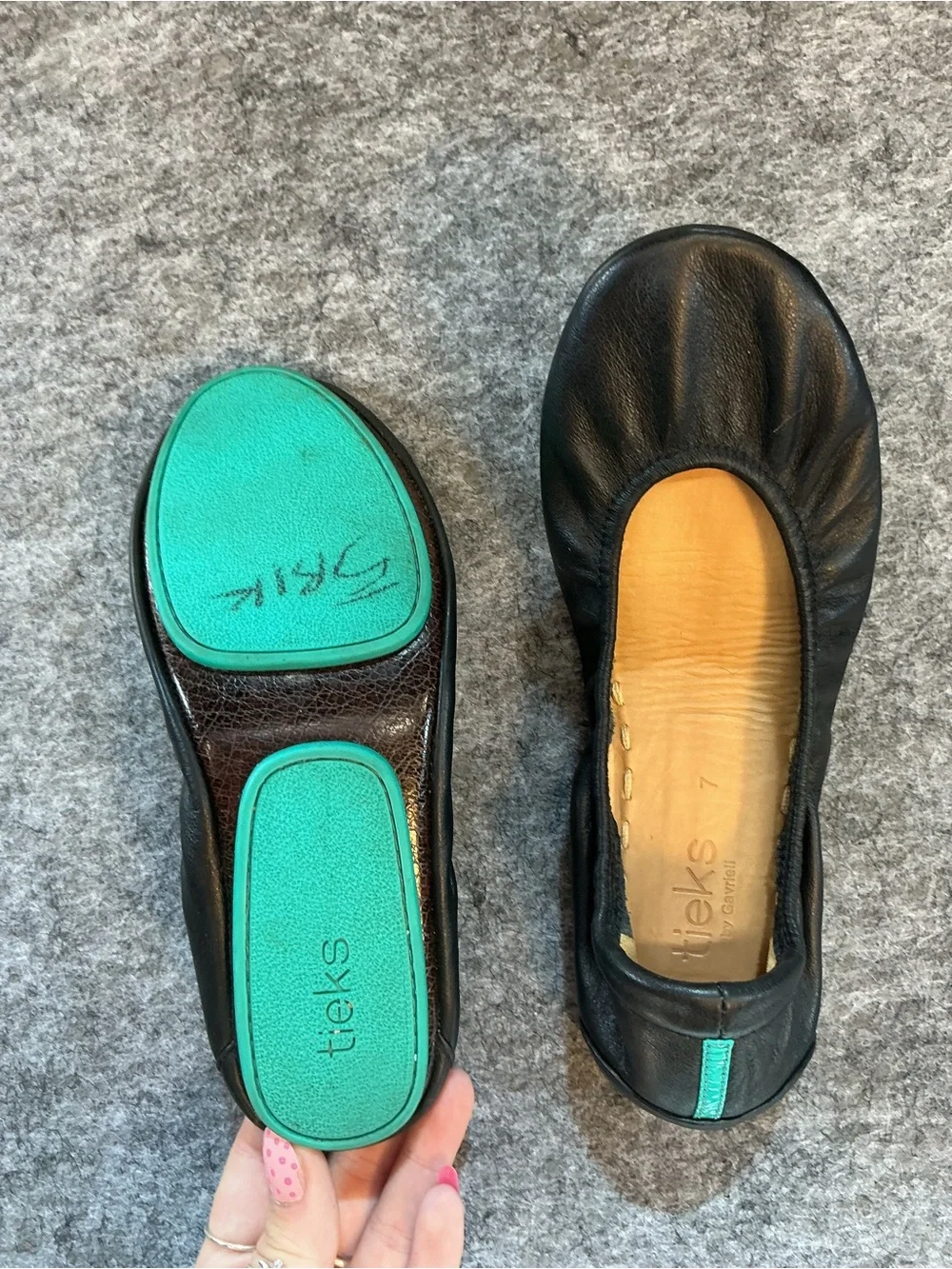Tieks Black Leather Ballet Flats with Teal Sole Size 7